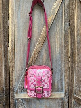 Coach Vintage Y2K Pink Fuchsia Signature C Logo Crossbody Purse Style 2187